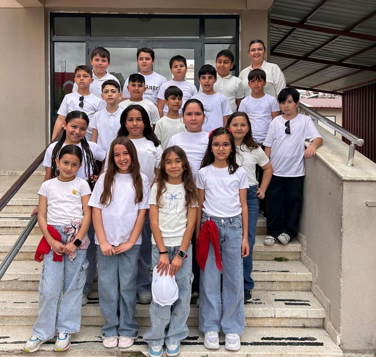 Dalaman’da 23 Nisan Coşkusu Okul Bahçesine Taştı 6